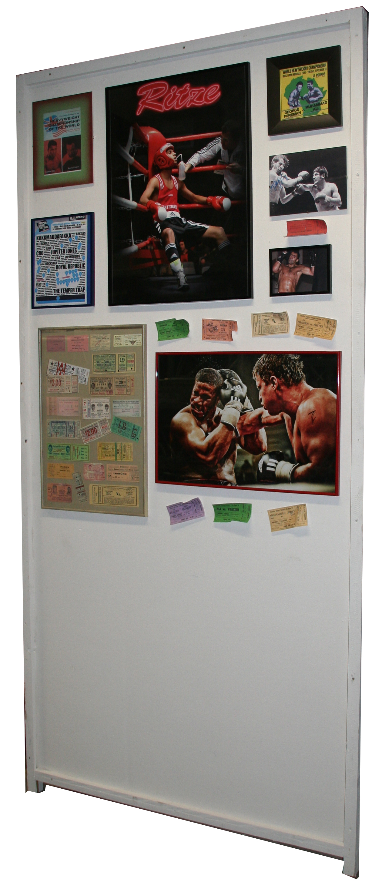 Stellwand Boxen "03"  250 x 125m,  mit 8 gerahmten Bildern & Tickets